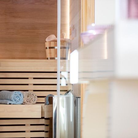 De President Suite, Demani President Suites Сития Екстериор снимка