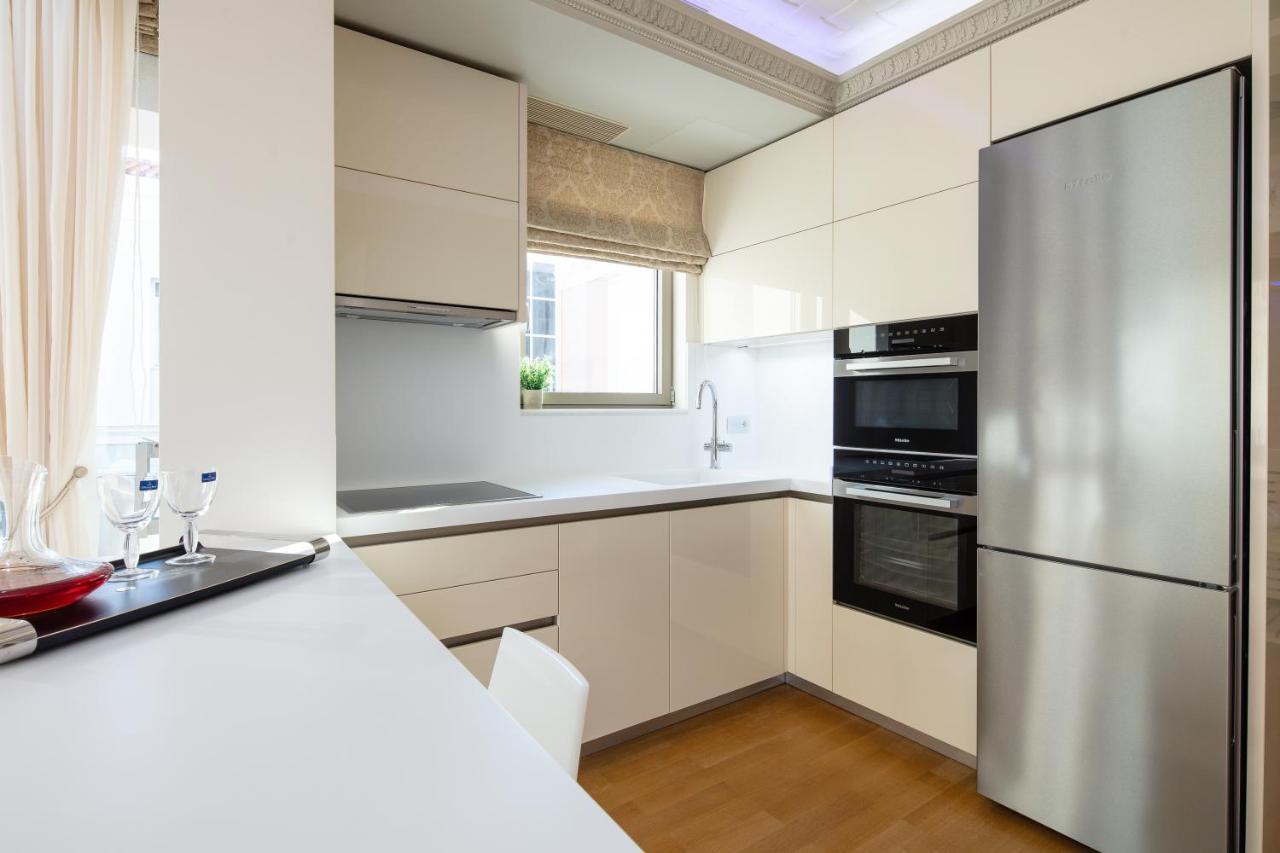 De President Suite, Demani President Suites Сития Екстериор снимка