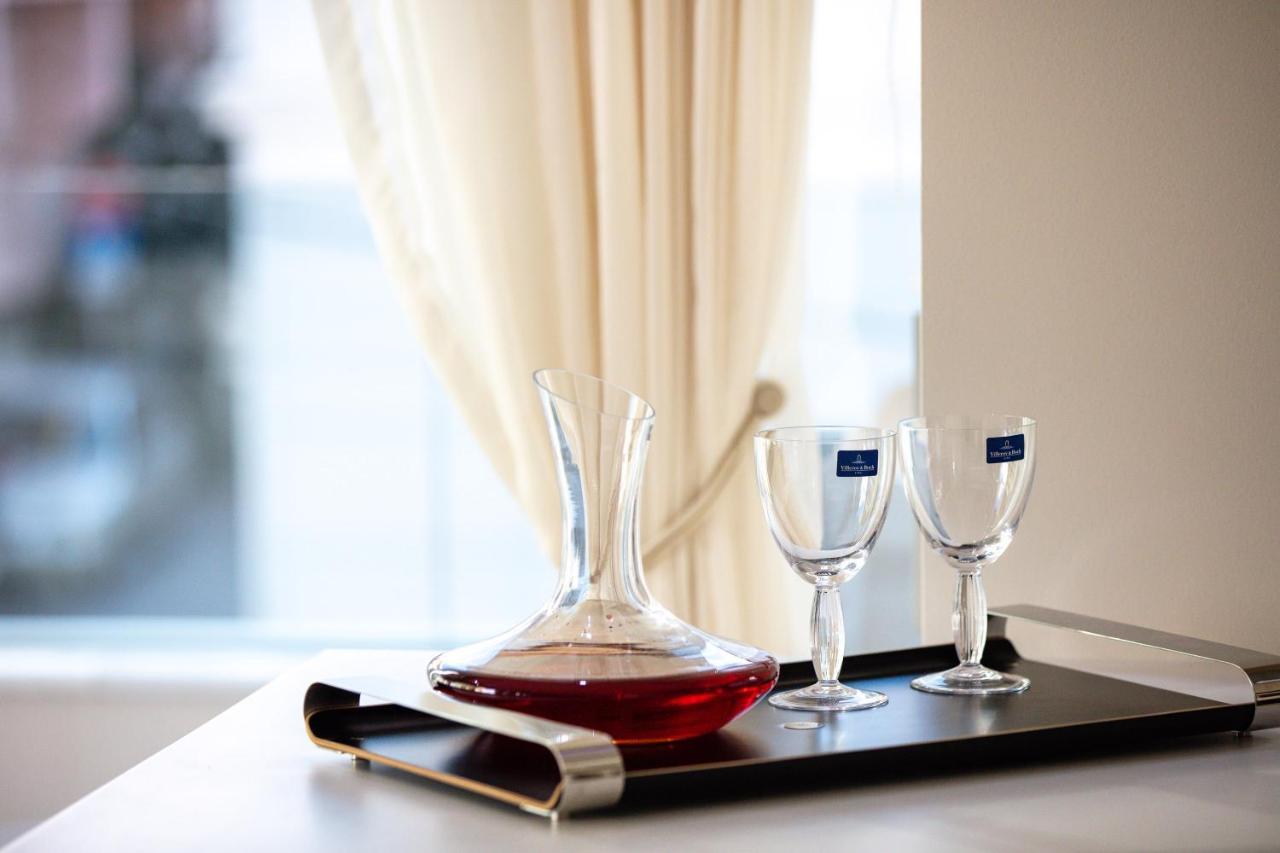 De President Suite, Demani President Suites Сития Екстериор снимка