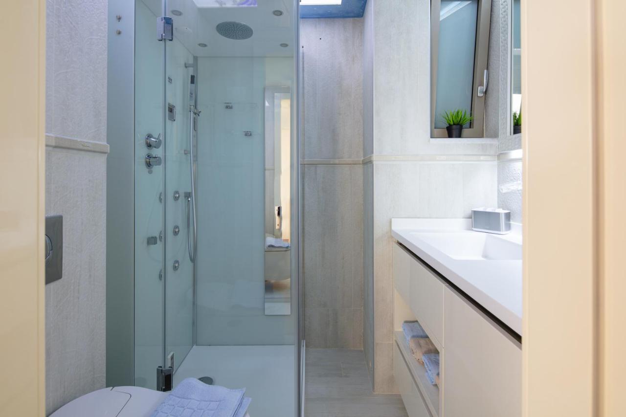 De President Suite, Demani President Suites Сития Екстериор снимка