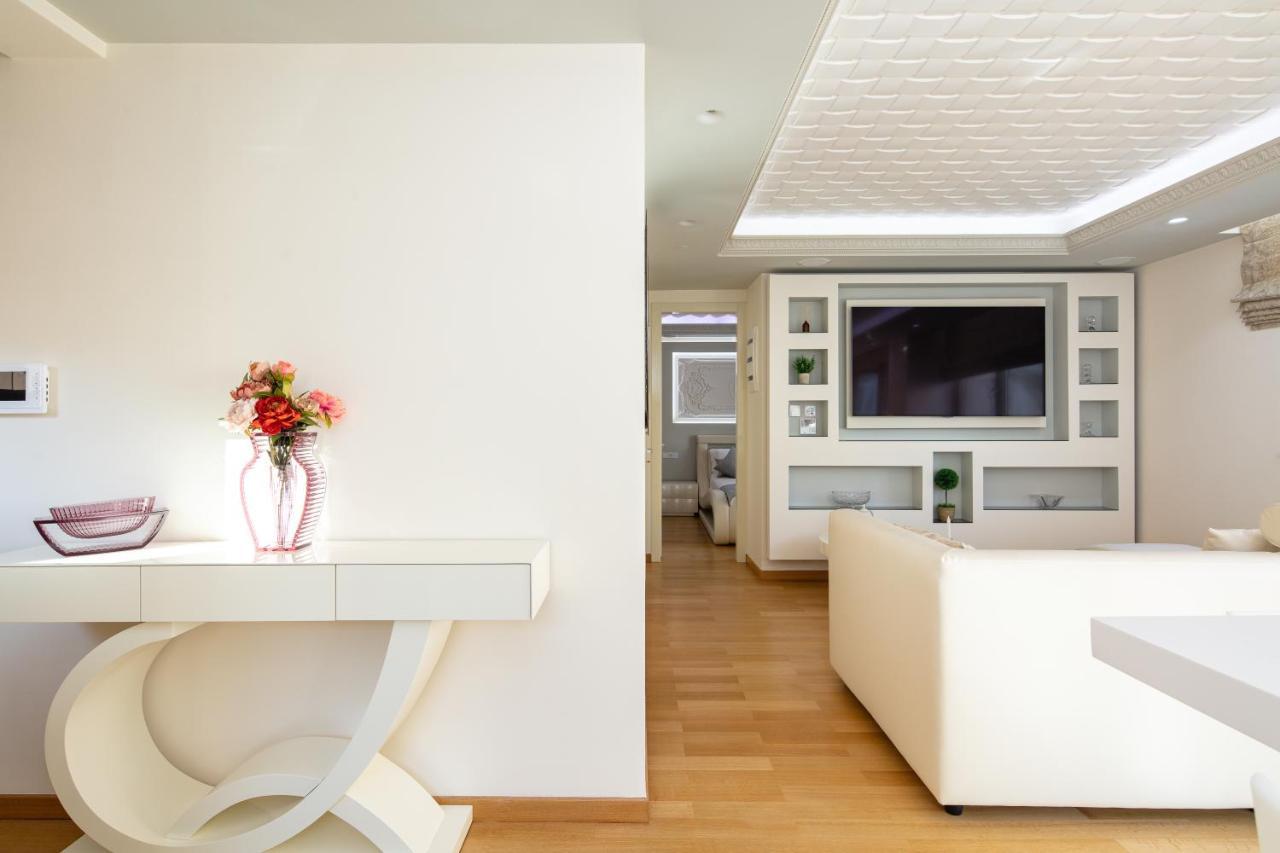 De President Suite, Demani President Suites Сития Екстериор снимка