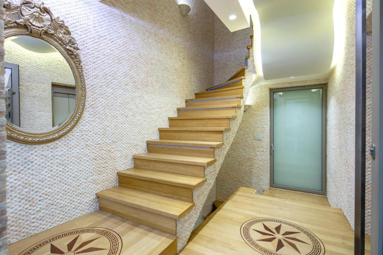 De President Suite, Demani President Suites Сития Екстериор снимка