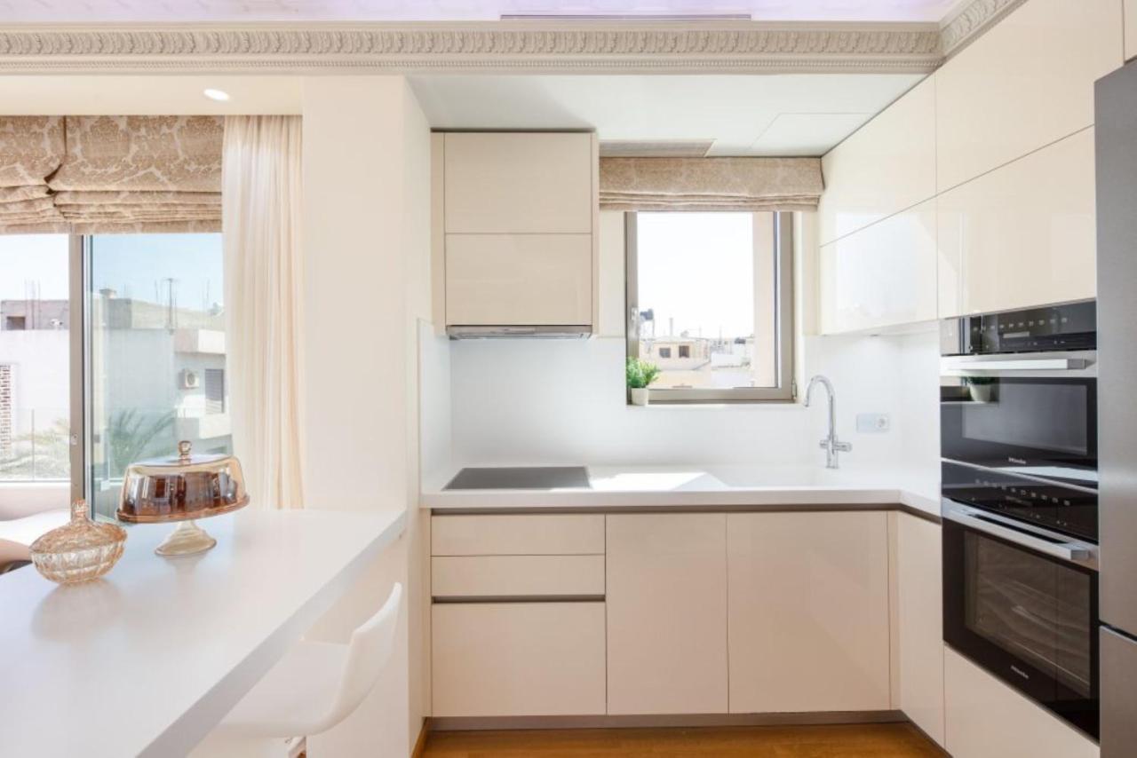 De President Suite, Demani President Suites Сития Екстериор снимка