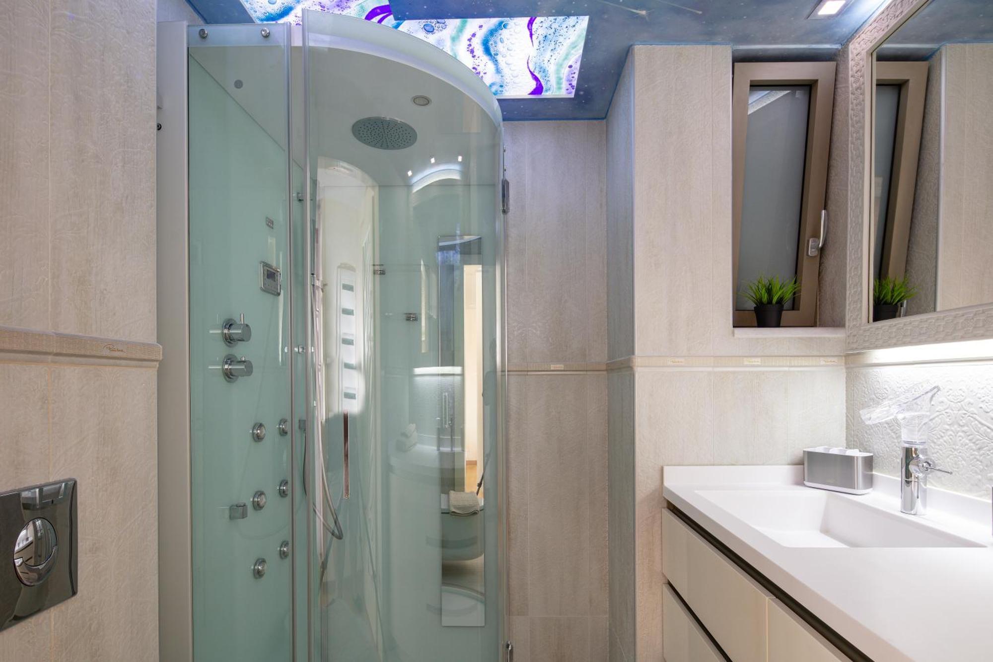 De President Suite, Demani President Suites Сития Екстериор снимка