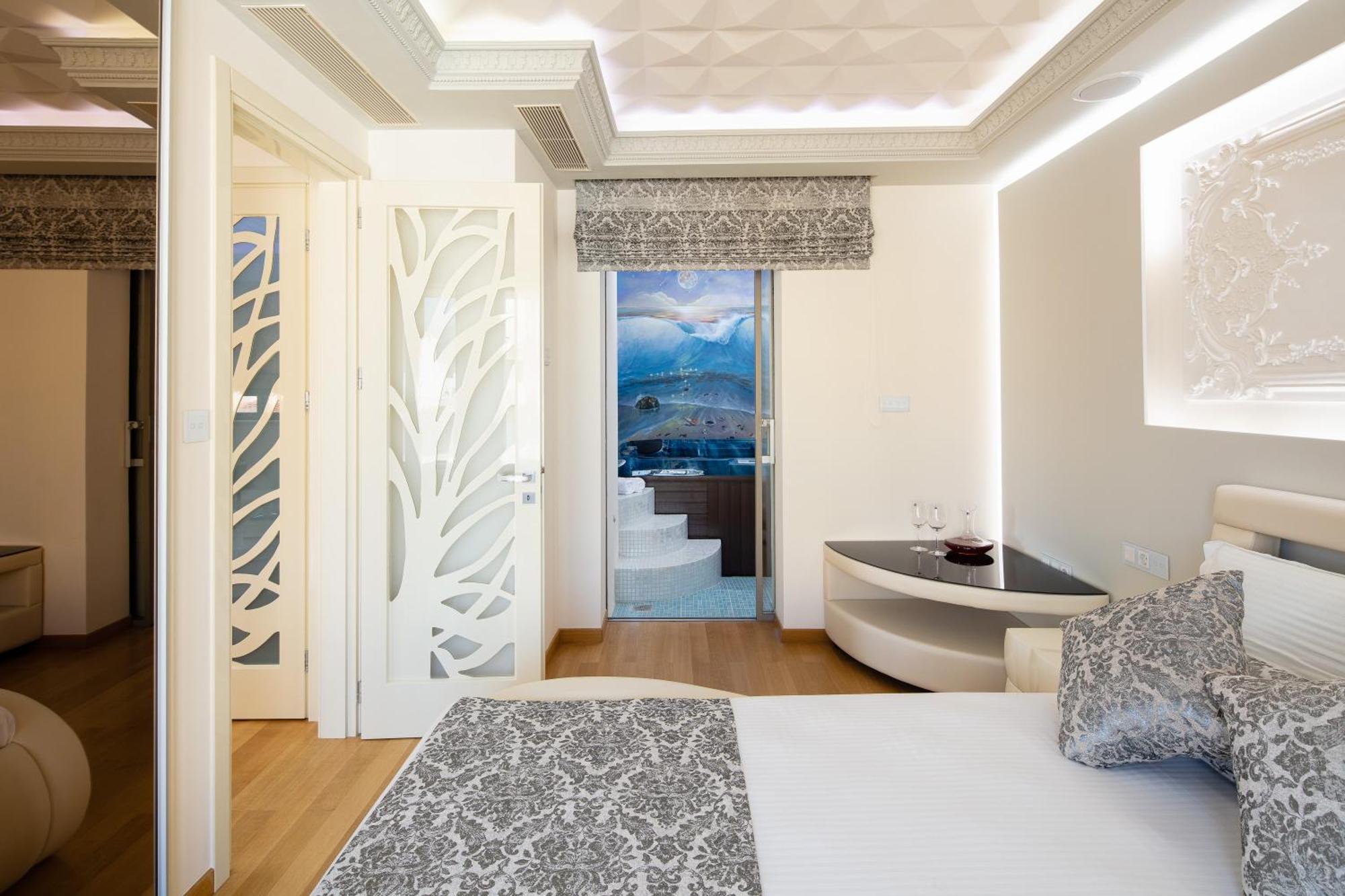 De President Suite, Demani President Suites Сития Екстериор снимка