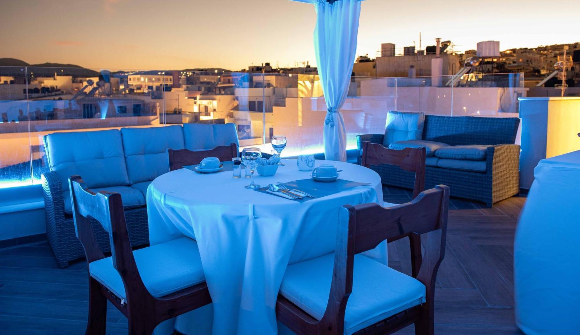 De President Suite, Demani President Suites Сития Екстериор снимка